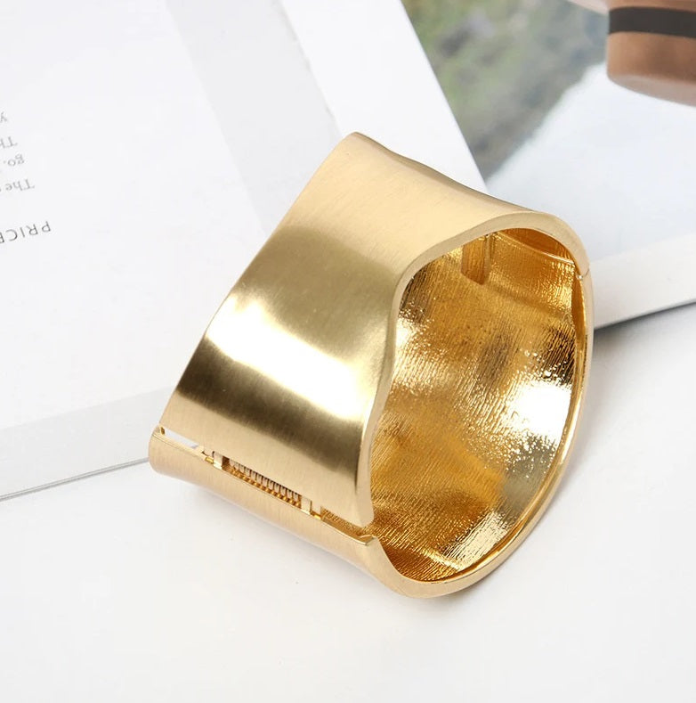 Wide-Brimmed Buckle Bracelet • Gold Plated Stainless Steel Alloy